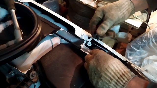 КЛАСС!!! Lada Vesta  установка газовых упоров на капот !!!!