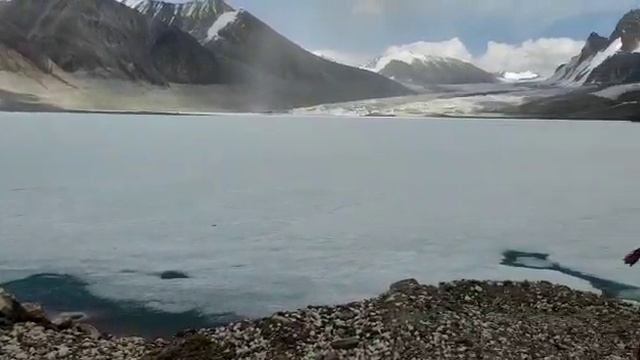 Озеро Петрова, вода которого используется на технологические нужды Кумтора смотреть онлайн