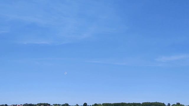 Авиашоу над Волгой в честь 60-ти летия полета Терешковой в космос. смотреть онлайн