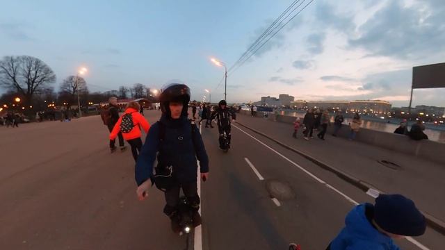 Покатуха в парке Горького 2022-04-23 ч.1 смотреть онлайн