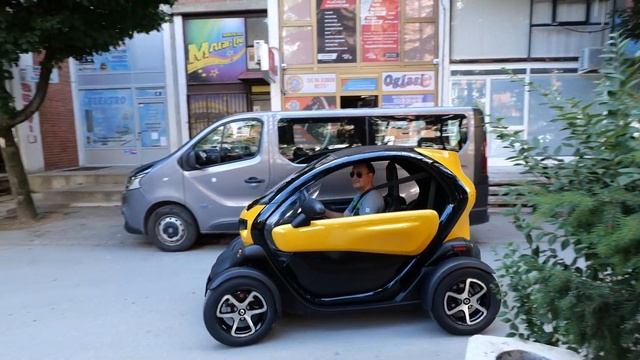 Renault Twizy - gradski mini na struju смотреть онлайн