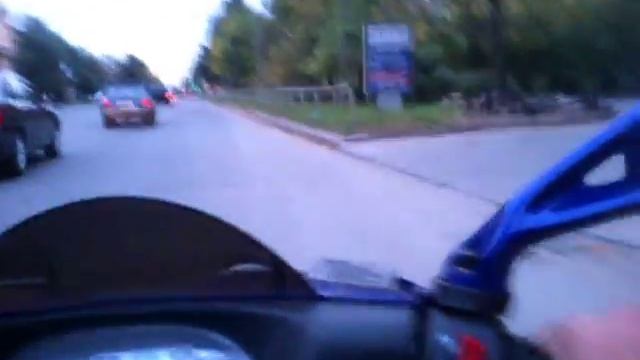 Не ДоГоНяТ на скутере.avi смотреть онлайн