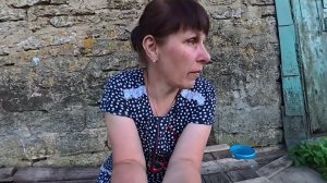 Хожу делами занимаюсь на кухне и огороде