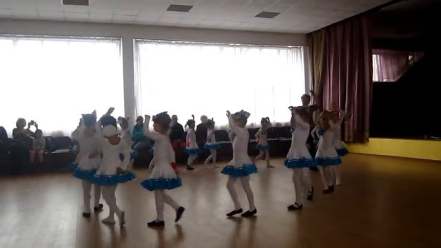 ТАНЕЦ МАЛЕНЬКИХ УТЯТ! смотреть онлайн
