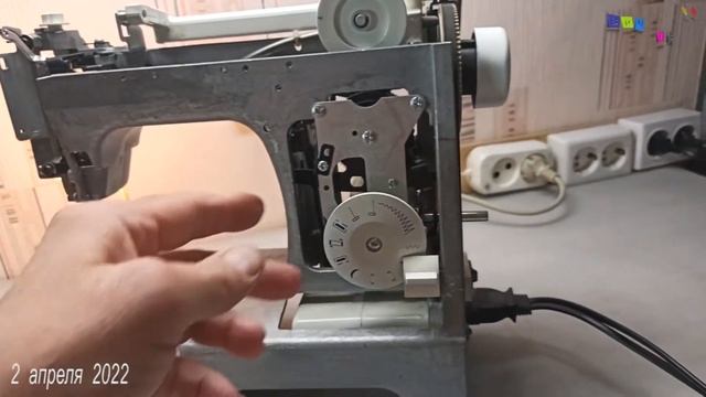 Ремонт машинки Астралюкс. Нитка собирается под тканью. смотреть онлайн