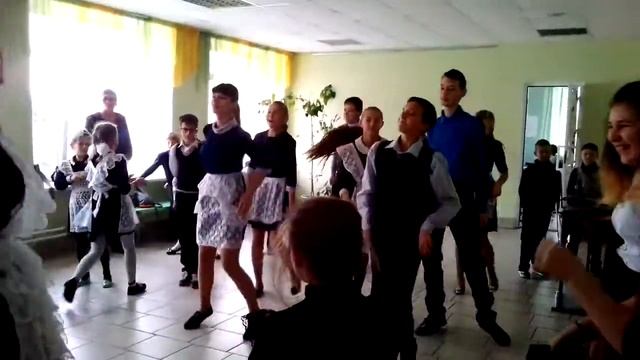 Танец 8 класс На день Учителя! смотреть онлайн