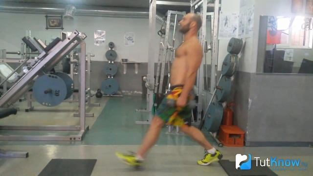 Выпады с гантелями: техника выполнения упражнения смотреть онлайн