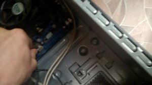 При включении компа очень долго "висит" заставка материнской платы