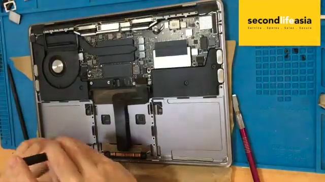 22072022 MacBook Pro 13” A1708 2017 Battery replacement and Keyboard Button replacement смотреть онлайн