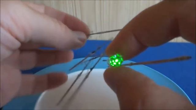 Мне БАТАРЕЙКИ больше НЕ НУЖНЫ ! ► Проволочная батарейка и Бесплатное Освещение уже на столе. смотреть онлайн