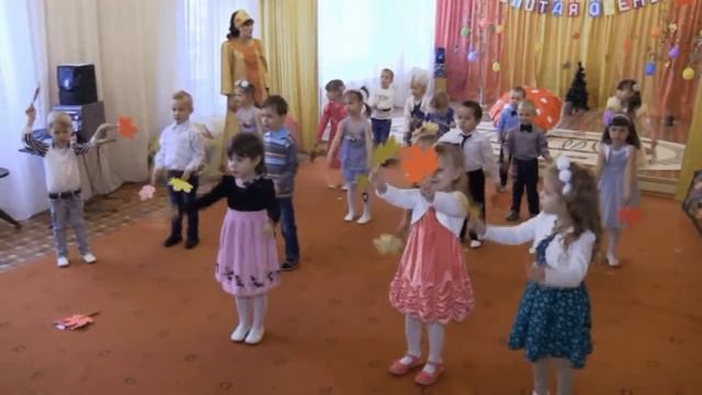 Песенка про Осень 'Осень к нам пришла' (Средняя гр.) смотреть онлайн