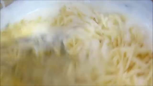 ВКУСНЕЙШИЕ ЛЕНИВЫЕ ГОЛУБЦЫ ПОД СЫРНЫМ СОУСОМ смотреть онлайн