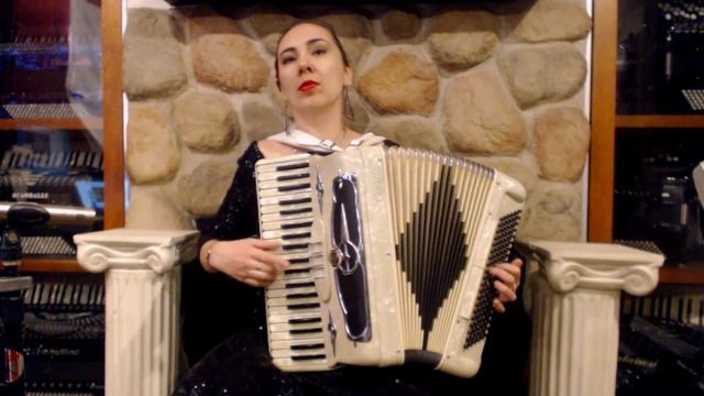 5236 - Ivory Corelli Piano Accordion 41 120 LM $799 смотреть онлайн