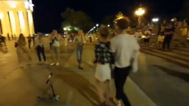 Волгоградцы соскучились по мероприятиям и устроили жаркие танцы на набережной смотреть онлайн