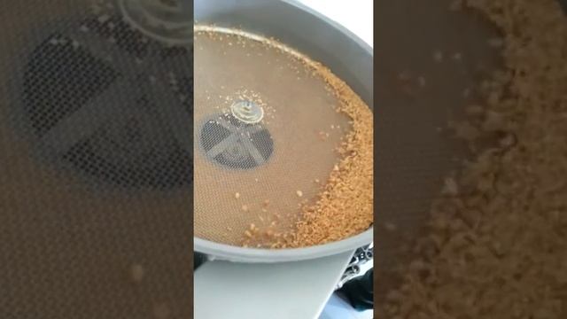 Вибросито для орехов SWECO, калибровка дробленых орехов на 3 фракции. смотреть онлайн