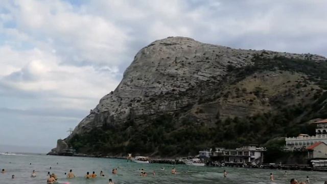 Крым. Новый свет. Пляж на Чёрном море. Василина снимает блог смотреть онлайн