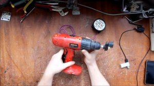 Как сделать ручной электрогенератор из неисправного шуруповерта