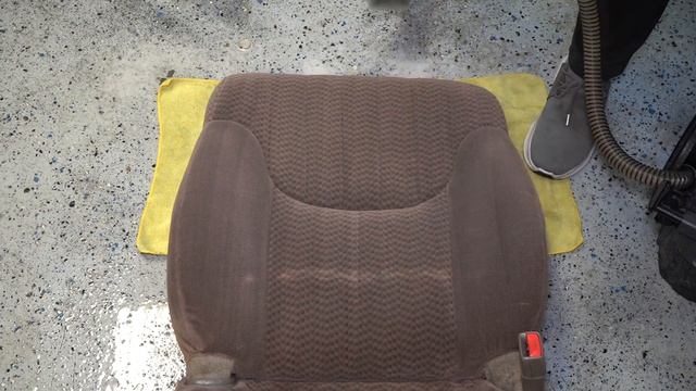 Deep Cleaning a SMOKER'S Nasty Car! | The Detail Geek смотреть онлайн