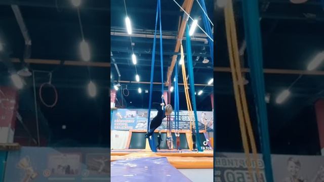 НА ПОЛОТНАХ | ВОЗДУШНАЯ ГИМНАСТИКА | | РАСТЯЖКА | ШПАГАТ В МИНУС | ВЕЗУЧАЯ АНАСТАСИ смотреть онлайн