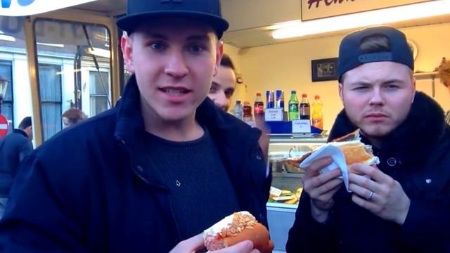 Зачем нужно заклеивать камеру ноутбука или телефона? смотреть онлайн