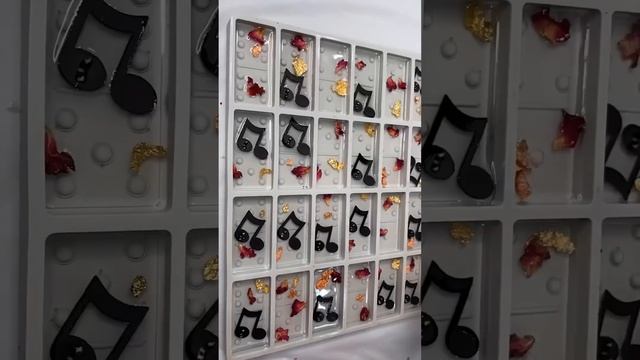 Resin Dominos Musical Notes Theme смотреть онлайн