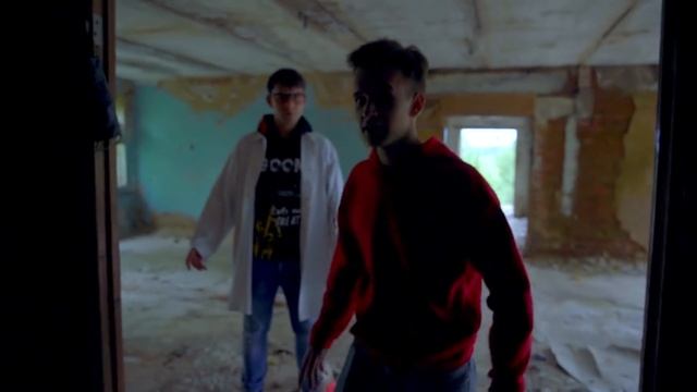 24 часа в ЗАБРОШЕННОЙ ФАБРИКЕ ИГРУШЕК! ЖУТКА кукла АННАБЕЛЬ в реальной жизни! смотреть онлайн