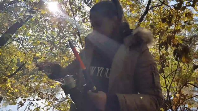 РЫБАЛКА УДАЛАСЬ ЮЛЯ В ПОИСКАХ ОКУНЯ НА ДЕРЕВЕ смотреть онлайн