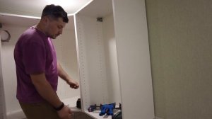 Лайфхак при установке кухни. Стягиваем шкафы при помощи струбцин.