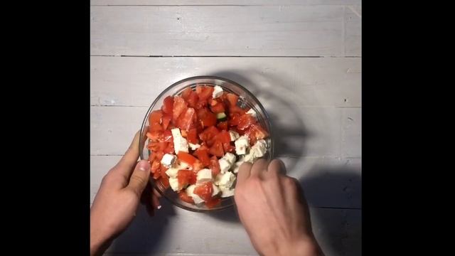 Салат из помидоров и огурцов \ На дворе трава, на траве дрова смотреть онлайн