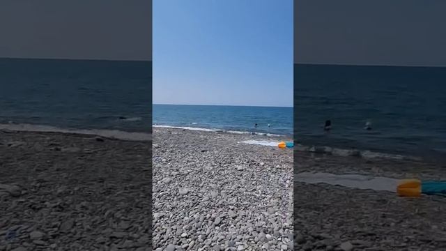 Пляж в Кобулети, Грузия. смотреть онлайн