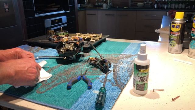 Technics SL-1900 Repair. Removing the tone arm and new grease on the dampening mechanism Part 2 of смотреть онлайн