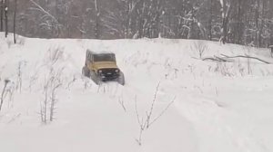 УАЗ по глубокому снегу