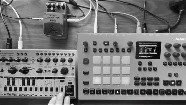Behringer Td-3 MO + distortion pedal + Analog Rytm mk2 Drums смотреть онлайн