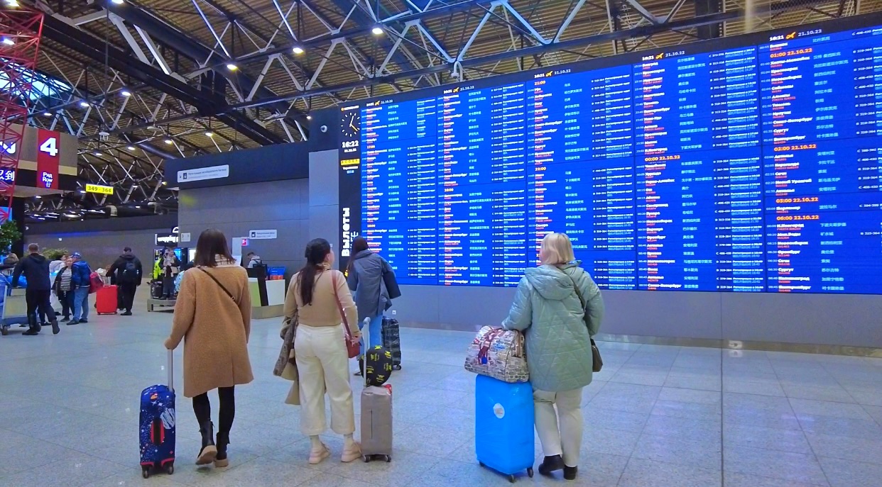 Аэропорт ШЕРЕМЕТЬЕВО. Терминалы B  и C. КАПСУЛЬНЫЙ отель. смотреть онлайн