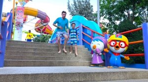 Илья и Картонка готовят еду и отдыхают в аквапарке