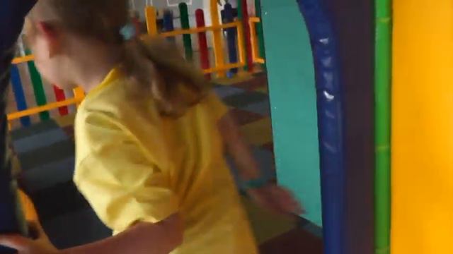 Идем играть в детский игровой клуб смотреть онлайн