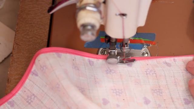 Muslin Swaddle Blanket with Binding How to (EASY) - Whitney Sews смотреть онлайн