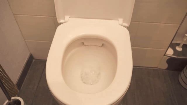 Засорился унитаз? 4 способа БЫСТРО устранить засор ? (всегда работает) ?