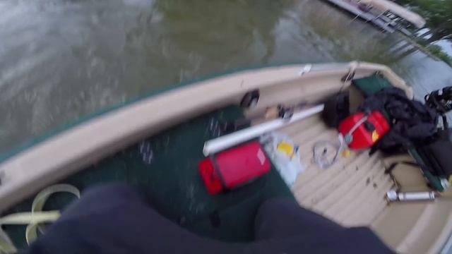Baby Duck Vs. Rat Lure Fishing Challenge смотреть онлайн