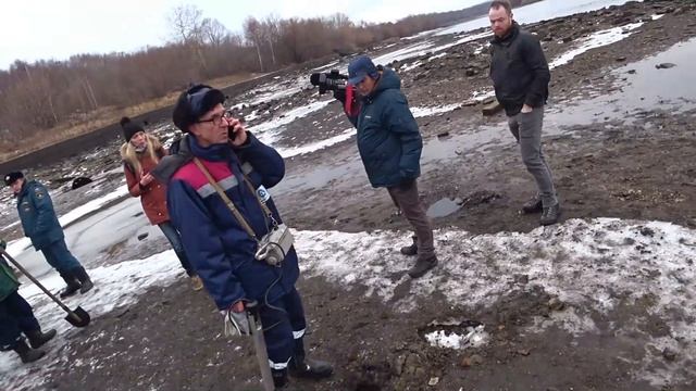 Видеофиксация работы МЧС и ФГУП "Радон" на дне Москва реки смотреть онлайн