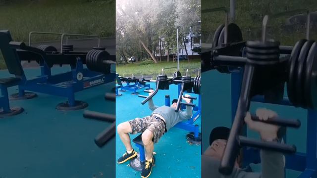По случаю забежал на спортплощадку проверить свои силовые 160 кг × 3. Сколько на раз?
