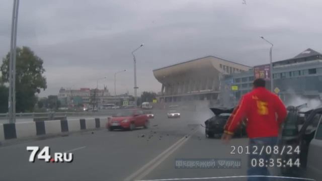 Subaru Impreza лоб в лоб столкнулся с KIA Spectra смотреть онлайн