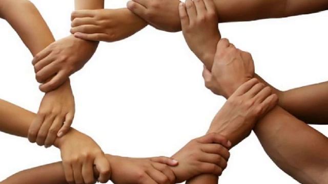 ?Песня для Друзей! Во имя Чести, во имя Дружбы, без всякой лести... смотреть онлайн