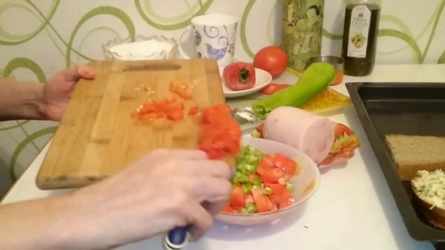 Горячие бутерброды в духовке с колбасой и сыром простой рецепт на стол! смотреть онлайн