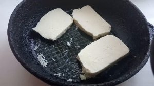 Лучший завтрак для кофеманов. Жареный адыгейский сыр с чесноком.