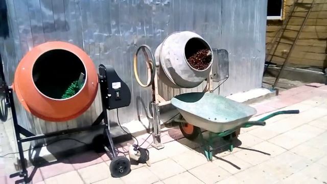 Окраска щебня в зеленый и коричневый цвет двумя бетономешалками. смотреть онлайн