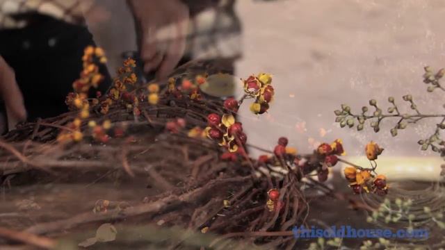 How to Make a Grapevine Wreath | This Old House смотреть онлайн