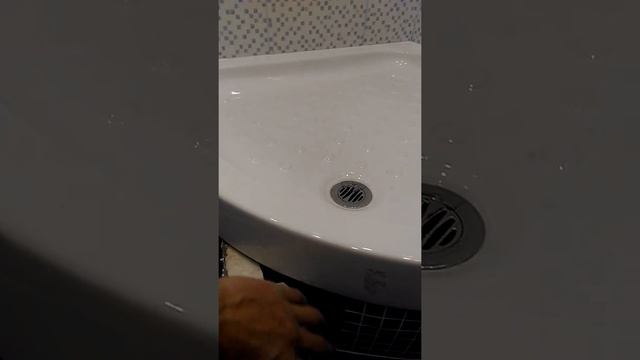Керамический поддон в панельном доме, с самодельным люком для ревизии смотреть онлайн