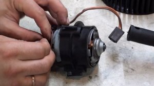 Как заменить щетки на моторе отопителя Фольксваген Гольф
