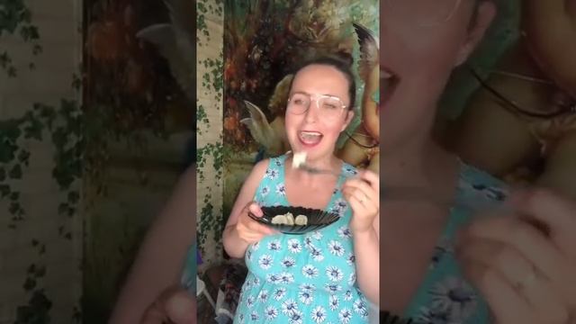 Как едят пельмени разные люди. смотреть онлайн